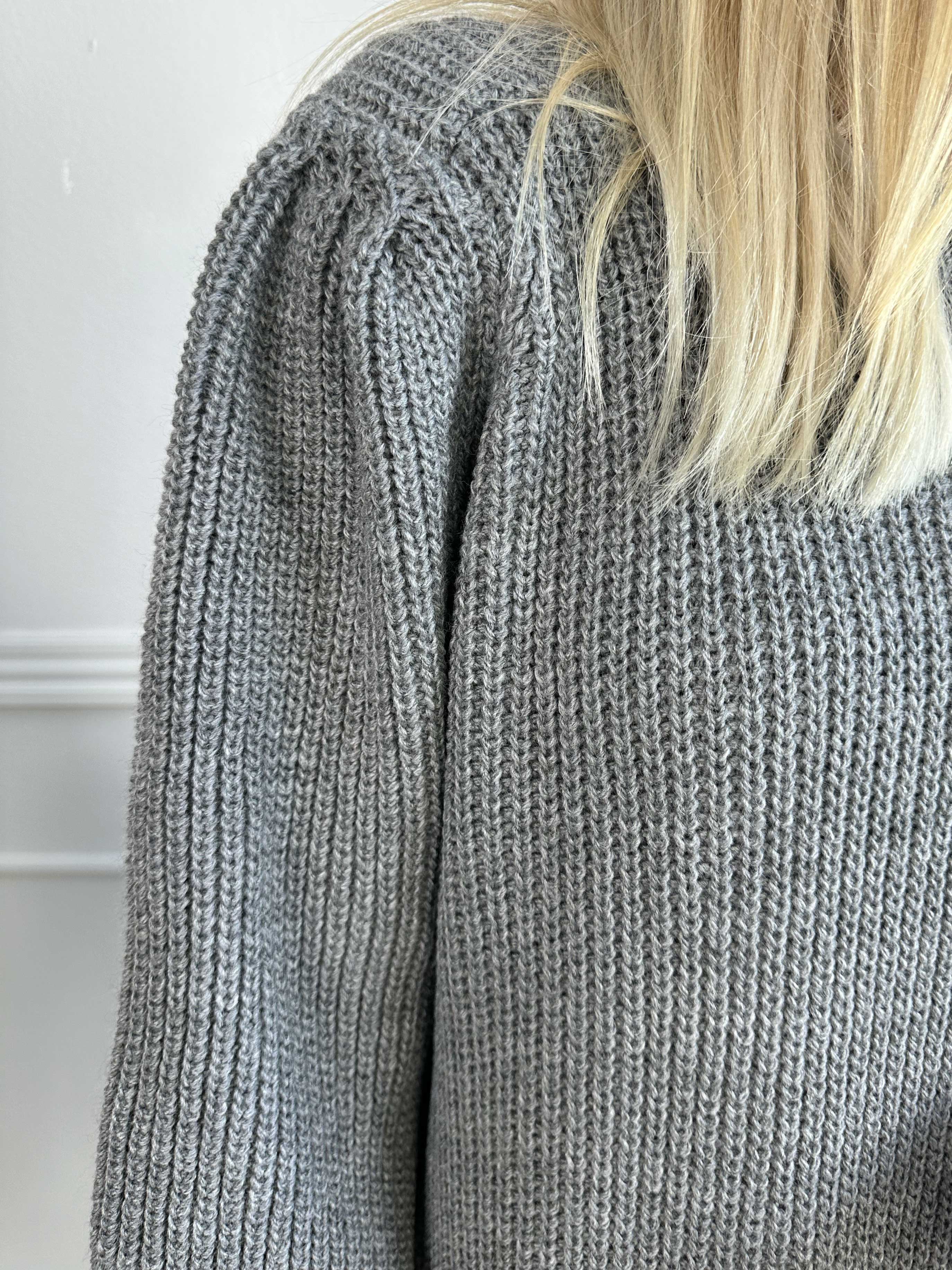 Dajana - Sød strikkjole med ballonærmer